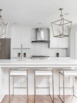 Modern white cabinet with hite ceramic arabesque backsplash tile