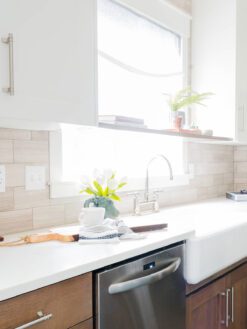 Pure White Countertop With Warm Gray Marble Subway Backsplash Tile BA2007