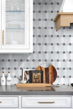 Gray Quartz Countertop White Marble Glass Backsplash Tile