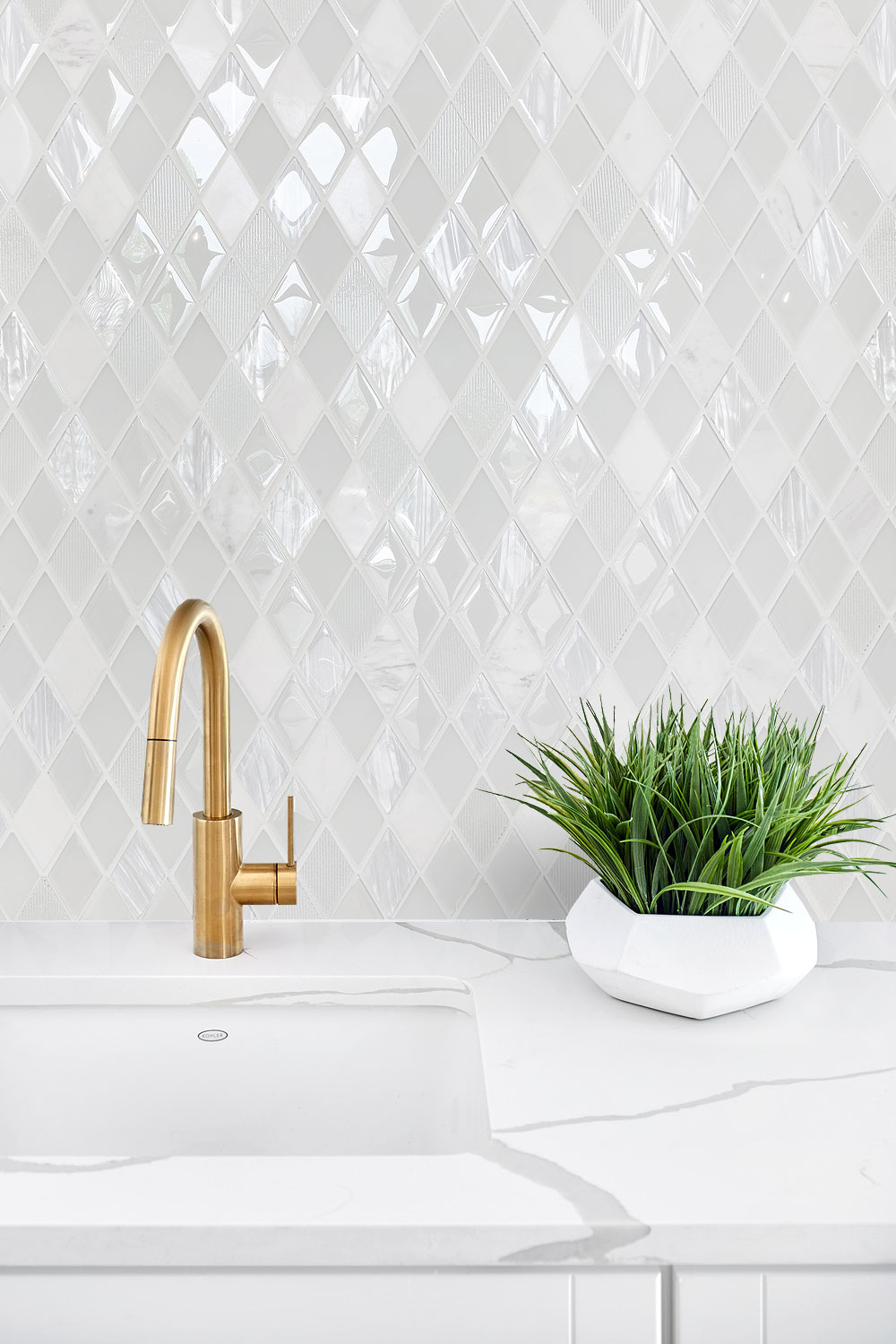 White Unique Glass Marble Kitchen Backsplash Tile Ba62046 7