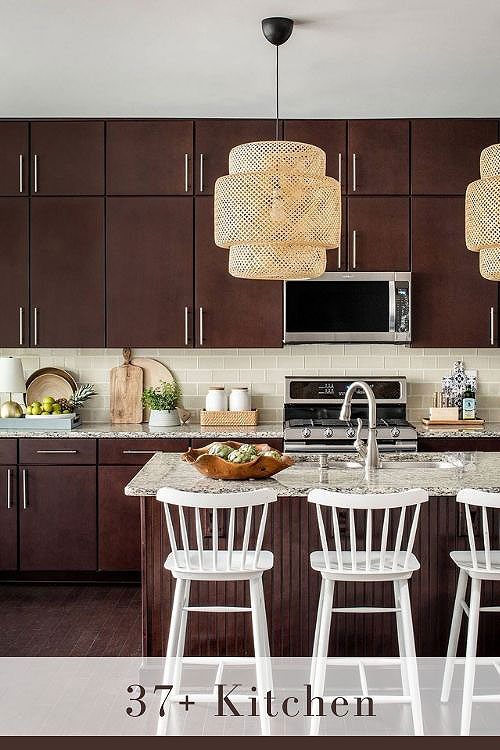 Backsplash for Busy Granite