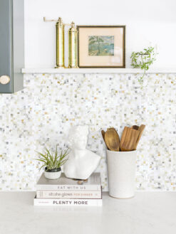 White Quartz Countertop with Cube Calacatta Gold Mosaic Tile BA7007