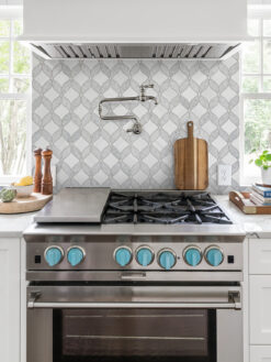 Cooktop with Marble Backsplash Tile BA6317