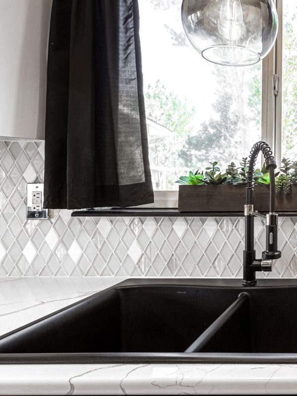 Black Kitchen Sink Quartz Countertop With Gray Veins Glass And Marble Tile BA62046