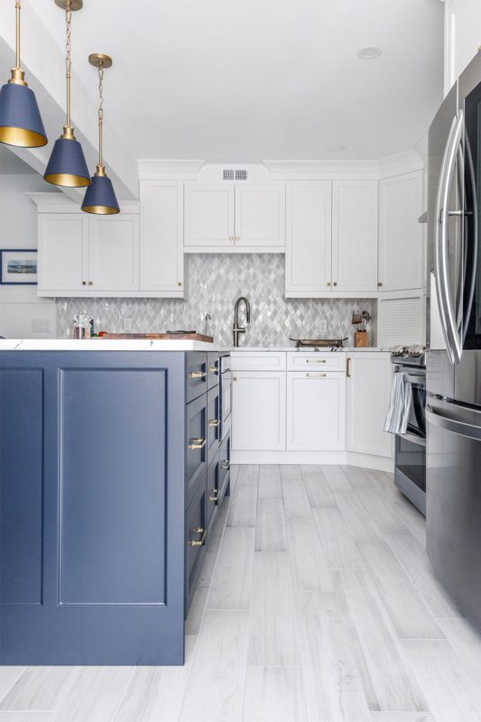Blue Kitchen Island Quartz Countertop White Color Elegant Backsplash Tile BA62046