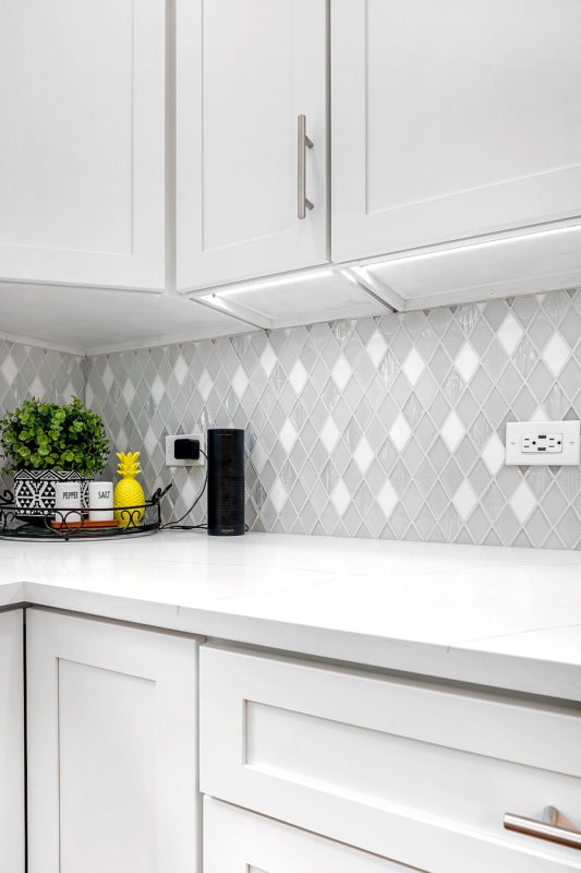 Full White Cabinet Kitchen White Color Elegant Backsplash Tile BA62046