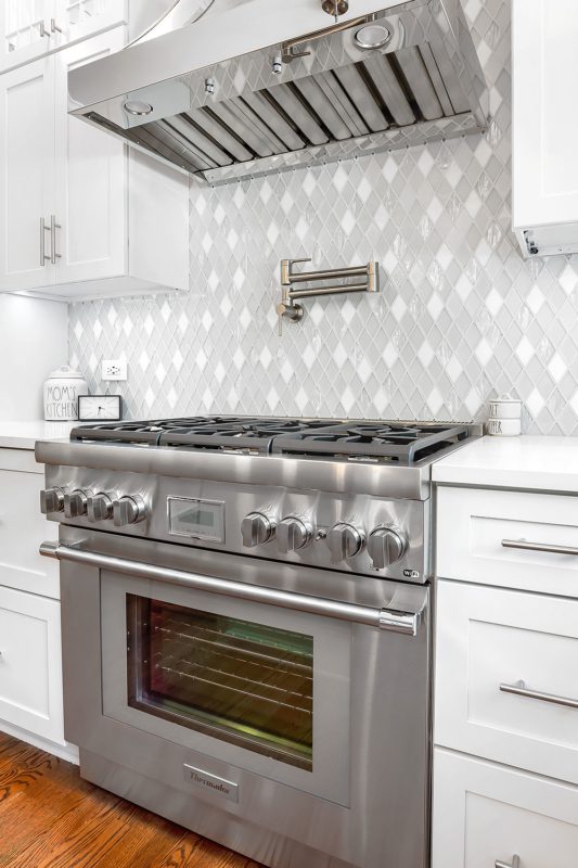 Full White Kitchen Cabinet Quartz Countertop Backsplash Tile With Glass And Marble BA62046