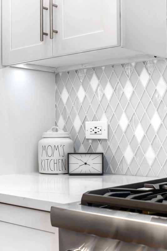 Full White Kitchen White Countertop With Diamond Glass Backsplash Tile BA62046