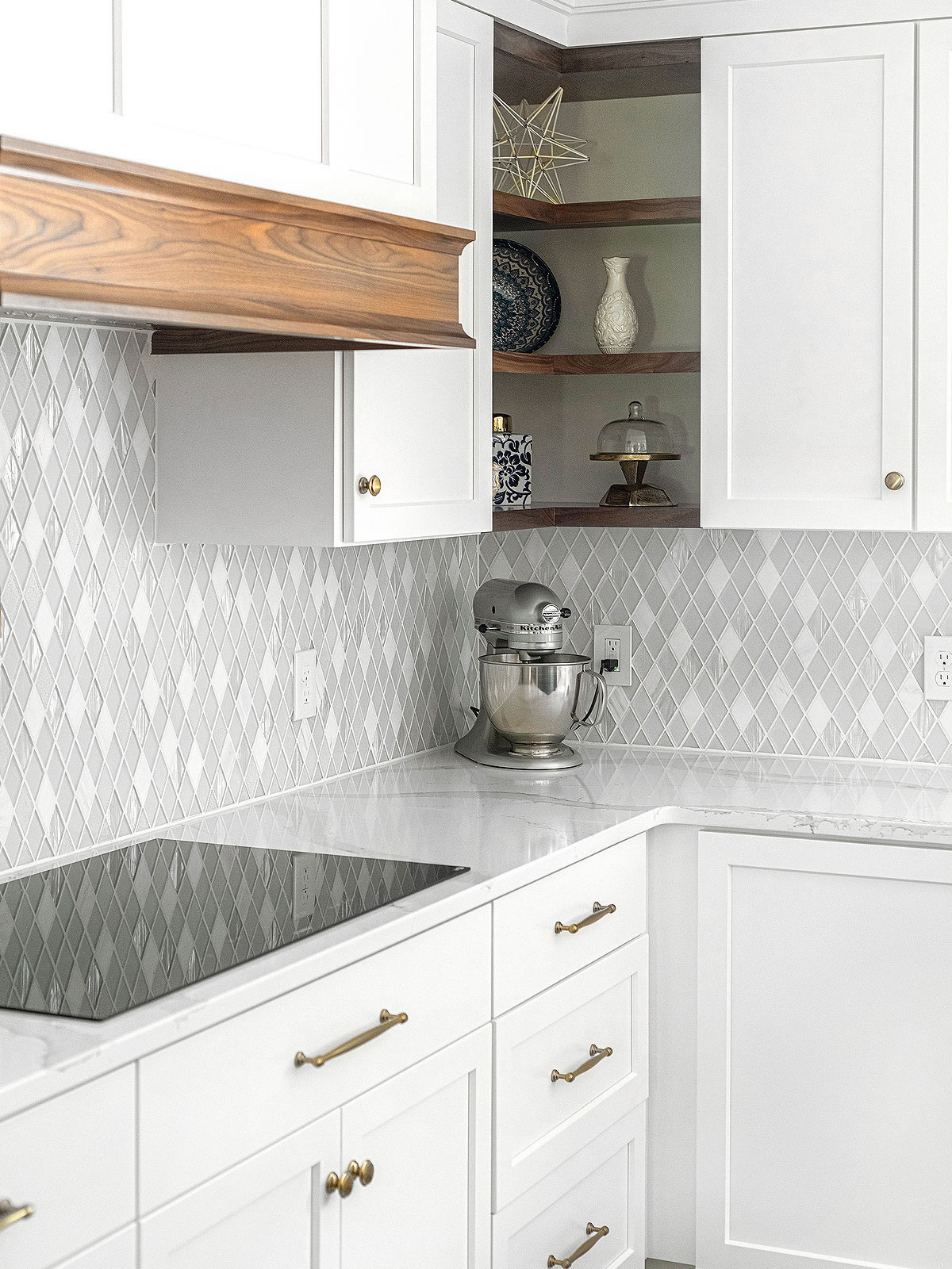 Quartz Countertop With Gray Veins White Kitchen White Glass And Marble Mosaic Tile BA62046
