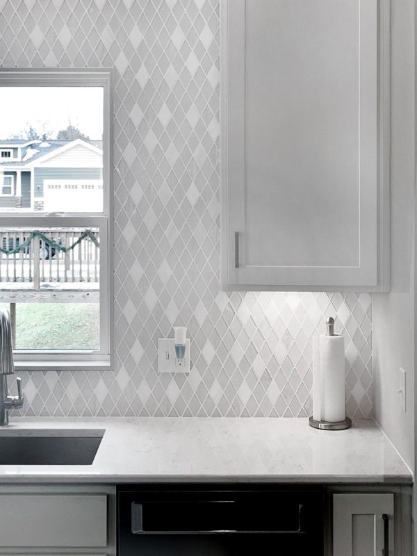 White Color Elegant Backsplash Tile White Modern Countertop BA62046