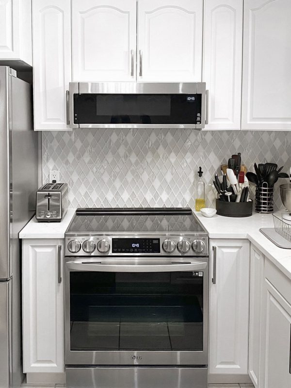 White Color Kitchen White Modern Countertop Glass And Marble Tile BA62046