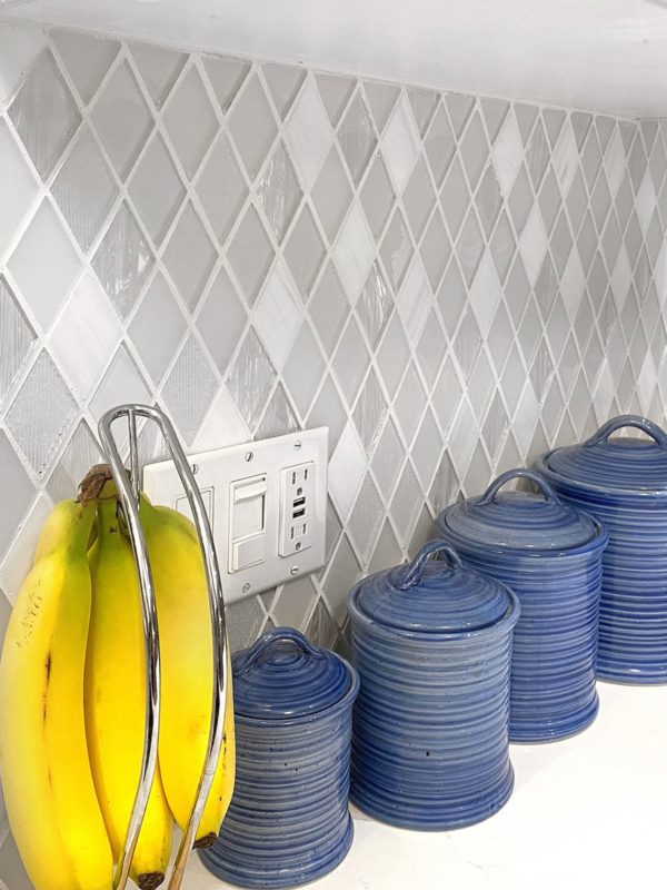 White Countertop White Mosaic Tile Glass And Marble BA62046 1