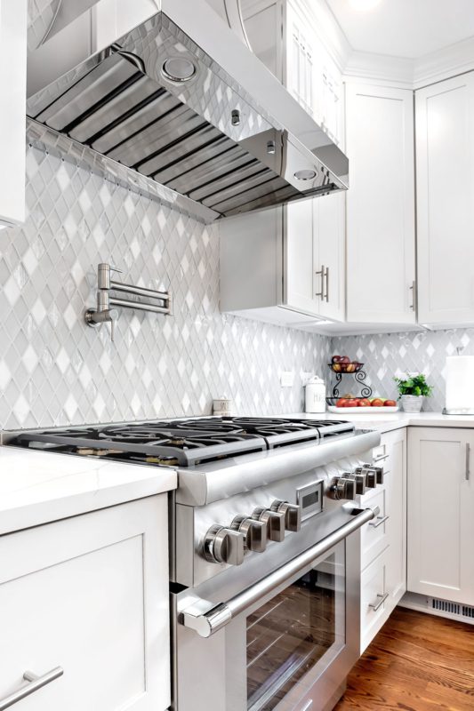 White Kitchen White Countertop White Diamond Glass Backsplash Tile BA62046