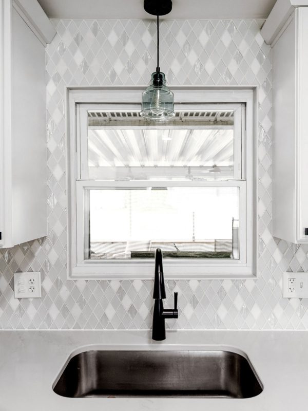 White Modern Countertop Backsplash Tile With Glass And Marble BA62046