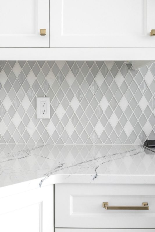 White Modern Countertop Backsplash Tile With Glass And Marble White Kitchen BA62046