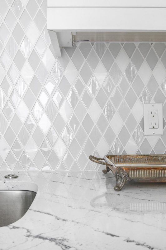 White Mosaic Tile Glass And Marble Quartz Countertop BA62046