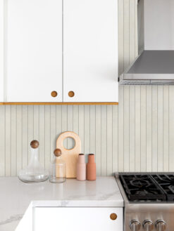 Modern Beige Backsplash Tile with Quartz Countertop