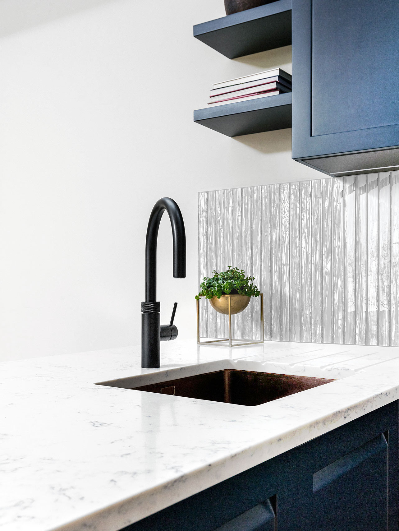 Blue Cabinet Shell Glass Backsplash Tile BA8023