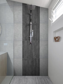 Modern Shower Wall with Black Modern Mosaic Tile BA1081
