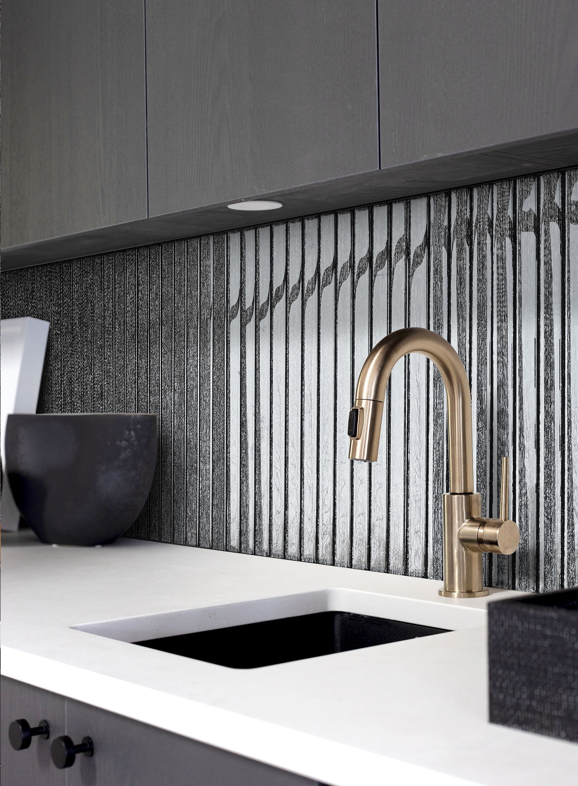 Shimmery Black Glass Modern Backsplash Tile BA8021 2