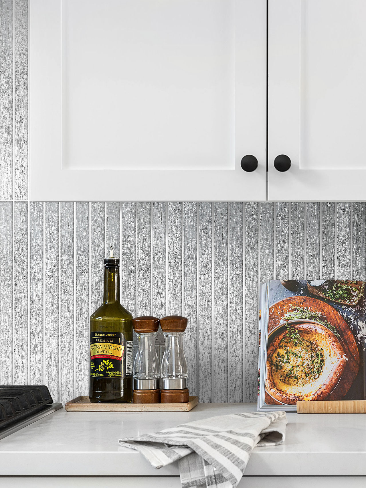 Shimmery White Glass Modern Backsplash Tile BA8022 1
