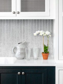 Shimmery White Glass Modern Backsplash Tile BA8022