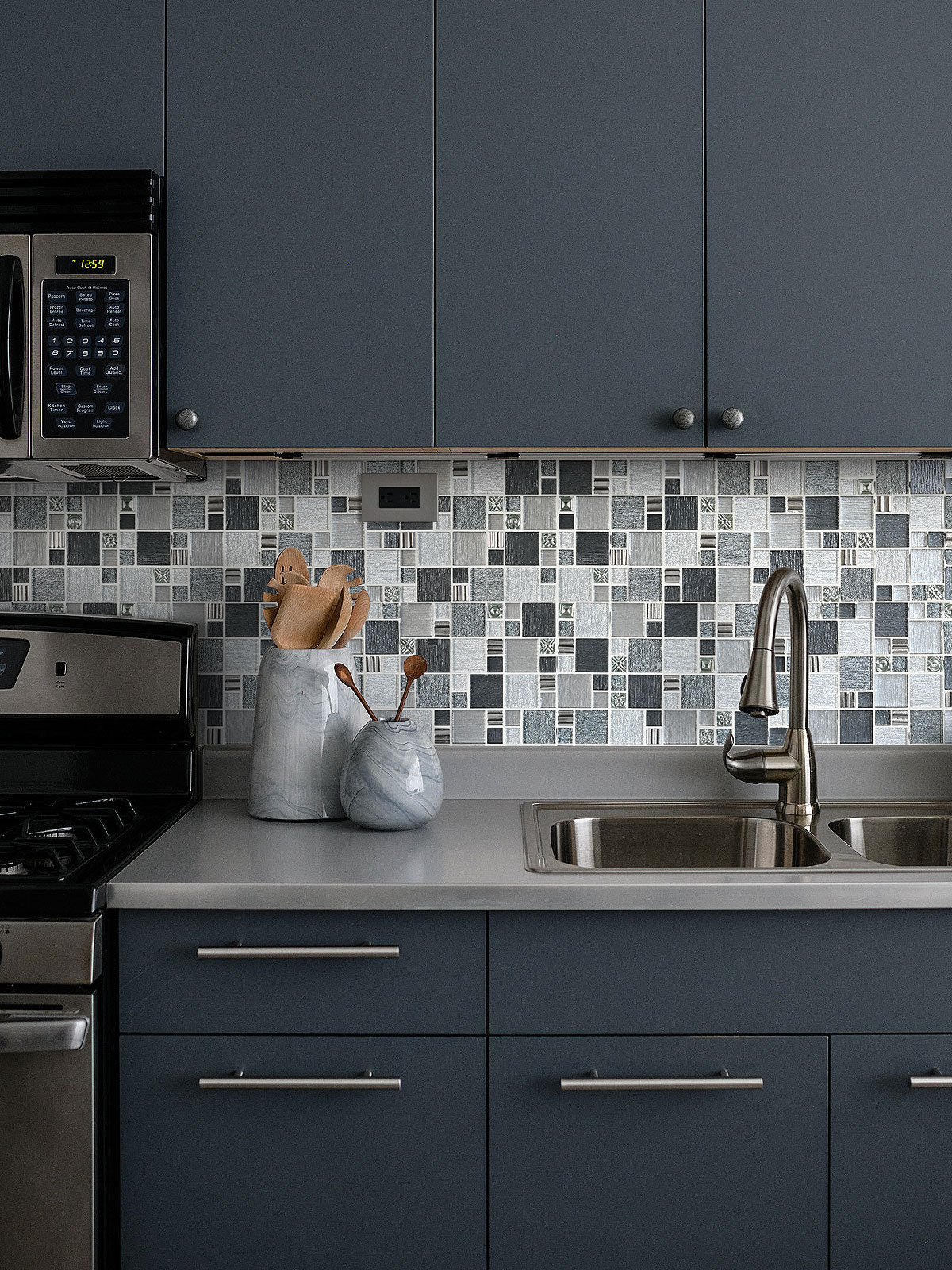 Black Kitchen Cabinet Gray Black Metallic Textured Glass Backsplash Tile BA8004