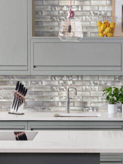 White Quartz Top with Space Brown Subway Glass Backsplash Tile