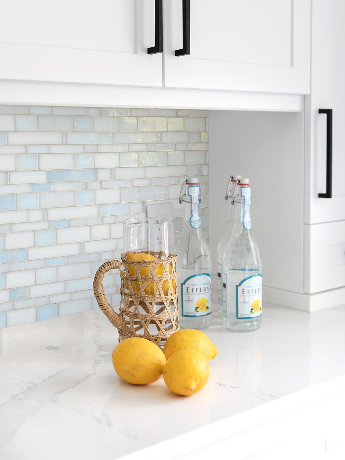 White Countertop with Pearl Glass Subway Tile BA7016