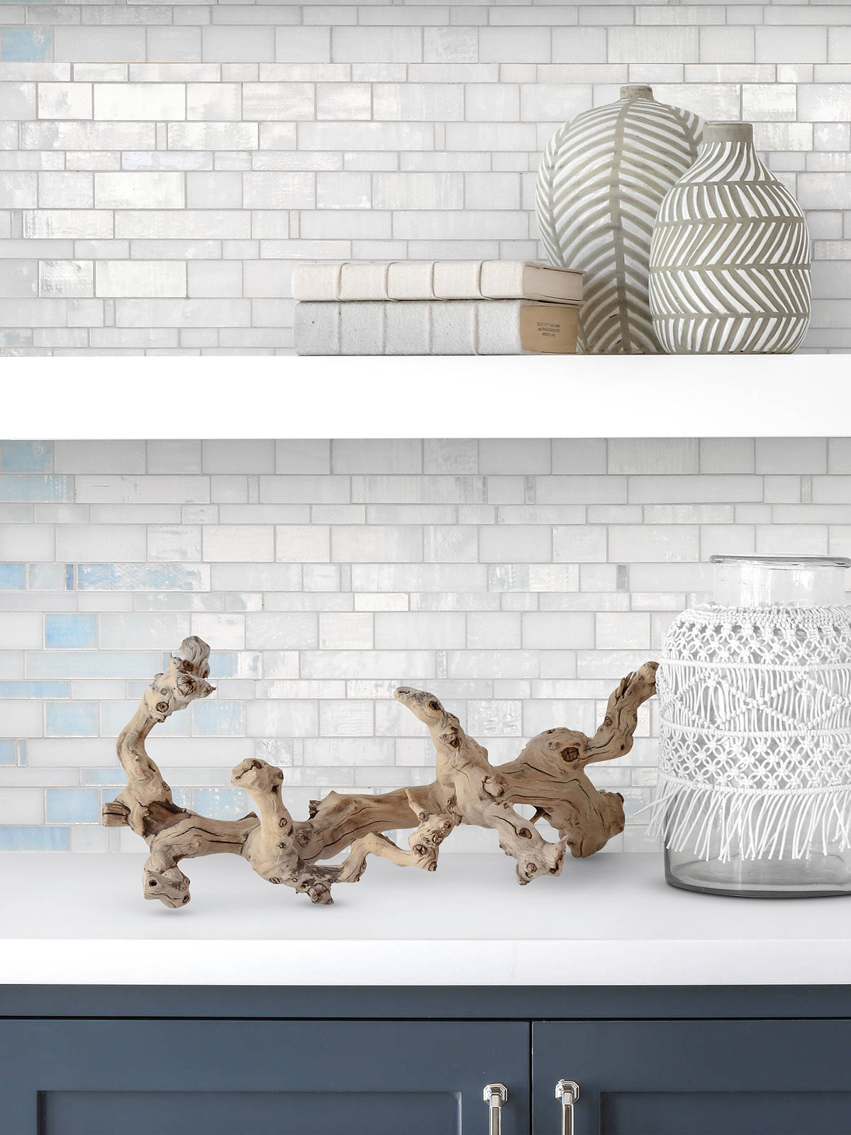 White Quartz Countertop with Pearl Glass Subway Tile BA7016
