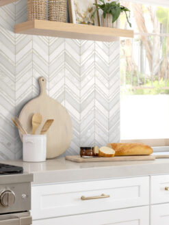 Beige Countertop with Chevron Pearl Marble Backsplash Tile BA8030