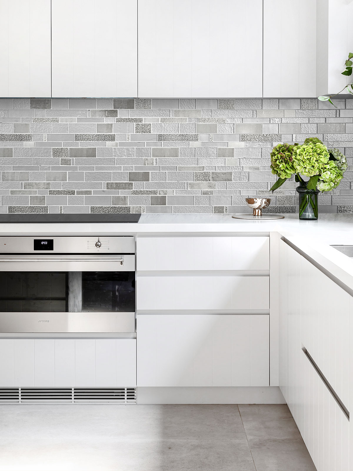 Modern White Kitchen with Diamond Glass Artisan Mosaic Tile BA7020