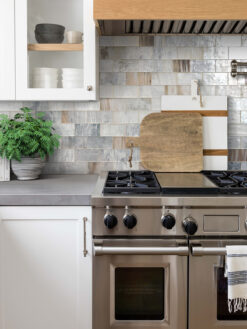 Gray Quartz Countertop with Beige Brown Glass Tile BA7015 Subway