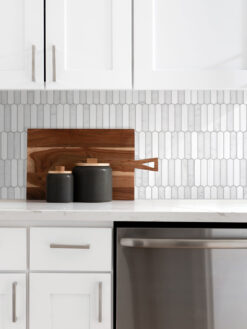Quartz Countertop with Modern Picket White Gray Marble Backsplash Tile BA6321