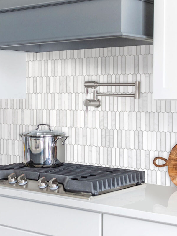 Two Tones Cabinet with Modern Picket White Gray Marble Backsplash Tile BA6321