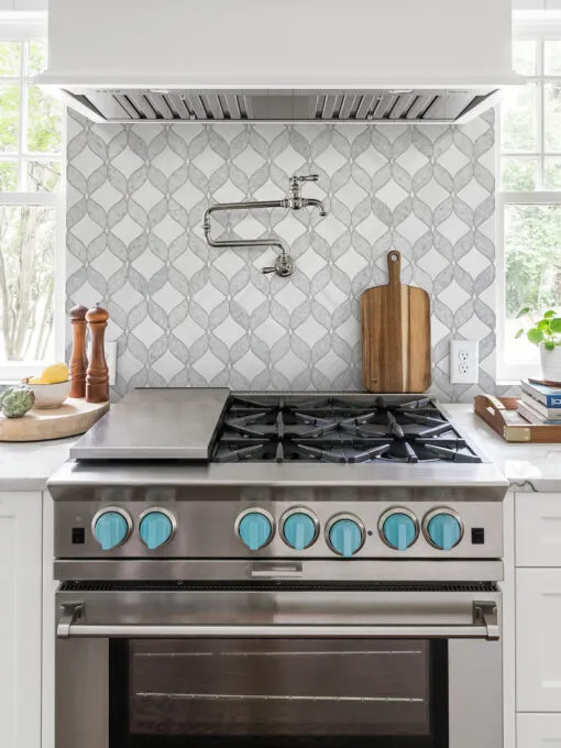 Cooktop with Marble Backsplash Tile BA6317