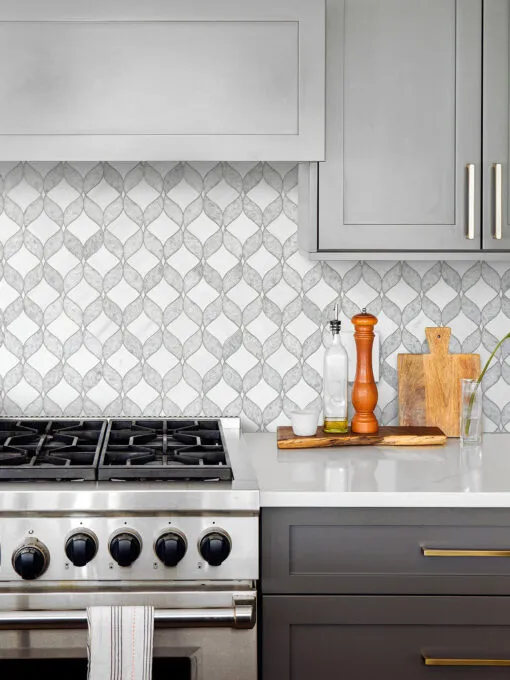 Dark Gray Kitchen with Backsplash Tile BA6317