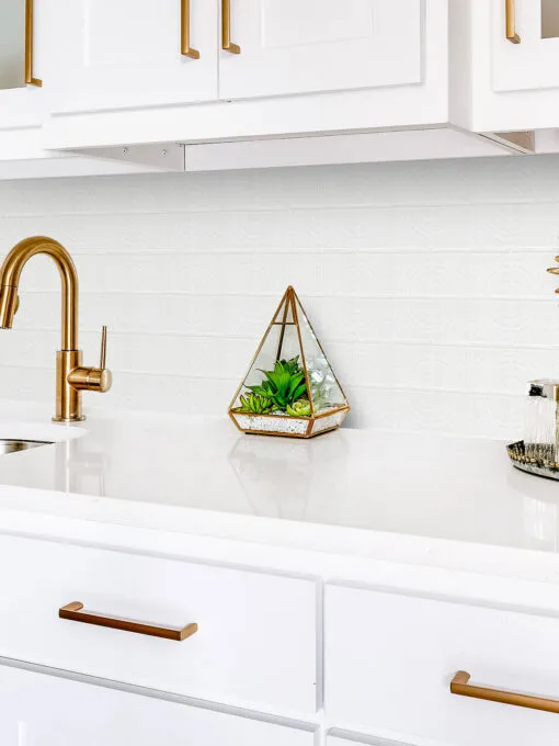 White kitchen glass backsplash tile countertop