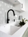 Farmsink with White Glass Shell Diamond Tile BA6706