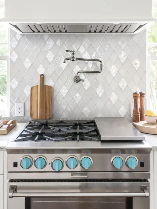 Range with White Glass Shell Diamond Tile BA6706